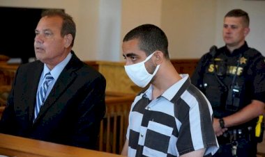 فردی ایکه به سلمان رشدی حمله کرده بود به 25 سال زندان محکوم شد،